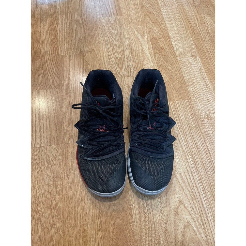 Nike Kyrie shoes black